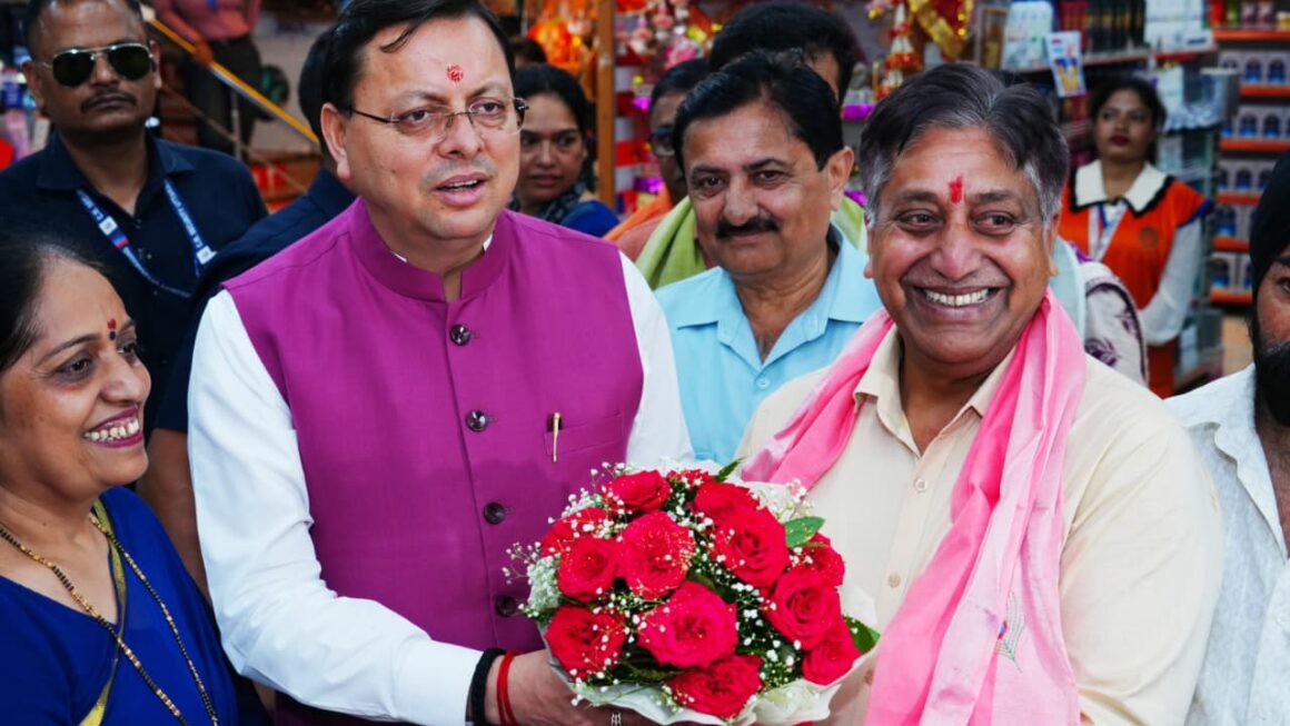 मुख्यमंत्री ने व्यापारियों व आम नागरिकों से जीएसटी कटौती के लाभों पर चर्चा की।