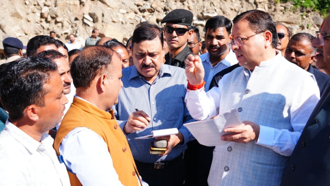 दीपों के पर्व पर मुख्यमंत्री धामी ने मझाड़ा गांव में आपदा पीड़ितों से संवाद किया।