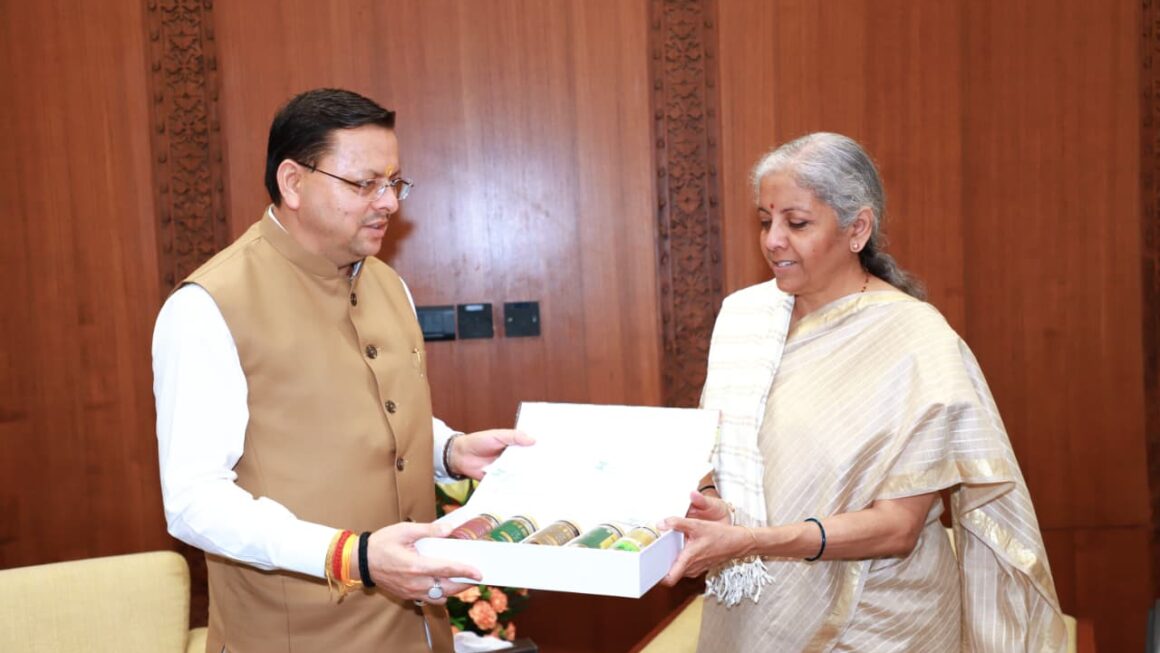 मुख्यमंत्री धामी ने केंद्रीय वित्त मंत्री श्रीमती निर्मला सीतारमण से भेंट कर राज्य से संबंधित विभिन्न महत्वपूर्ण विषयों पर विस्तृत चर्चा की।