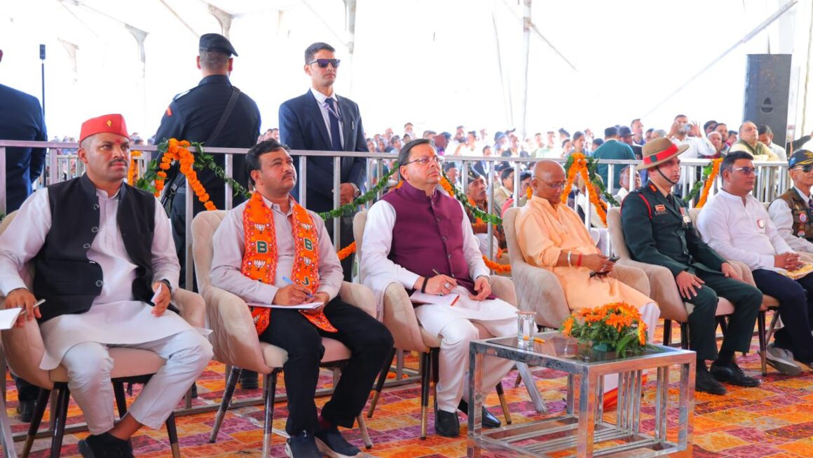 मुख्यमंत्री पुष्कर सिंह धामी ने शहीद स्मरण समारोह में पौड़ी जिले के लिए 11 विकास परियोजनाओं का लोकार्पण और शिलान्यास किया, जिनकी कुल लागत 102.82 करोड़ रुपये है।