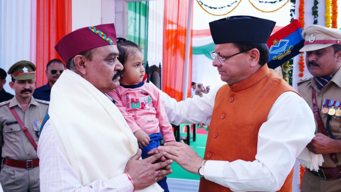 पुलिस स्मृति दिवस के मौके पर सीएम धामी ने शहीद पुलिसकर्मियों को श्रद्धांजलि अर्पित की और उनके परिजनों का हौसला बढ़ाया।