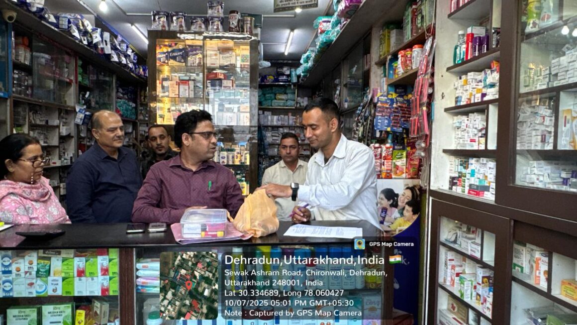 मुख्यमंत्री धामी के निर्देश पर बच्चों के प्रतिबंधित कफ सिरप की बिक्री पर रोक, मेडिकल स्टोरों से सिरप जब्त, औचक जांच शुरू।