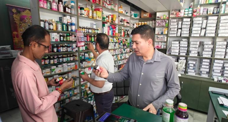 सीएम धामी ने कहा—बच्चों के स्वास्थ्य से समझौता नहीं, संदिग्ध सिरप बिक्री पर कड़ी निगरानी।