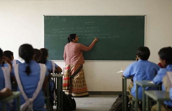 तबादले पर सरकार का फैसला फिलहाल रुका, तीन हजार से अधिक शिक्षकों ने लगाई गुहार।