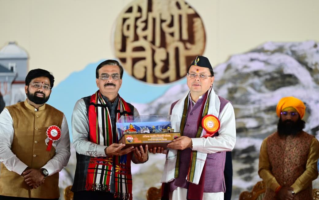 71वें एबीवीपी राष्ट्रीय अधिवेशन में हिस्सा लेते हुए मुख्यमंत्री धामी ने गोरखपुर के श्रीकृष्ण पांडेय को प्रो. यशवंत राव केलकर युवा सम्मान से नवाज़ा।