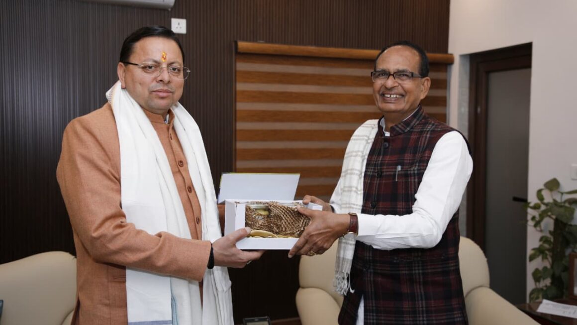 मुख्यमंत्री ने शिवराज सिंह चौहान से भेंट कर आपदा प्रभावित अवसंरचना के पुनर्निर्माण पर चर्चा की।