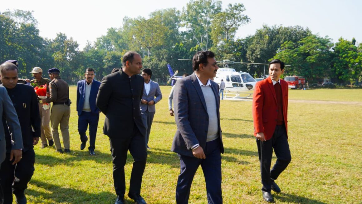 मुख्य सचिव आनन्द बर्द्धन का चम्पावत दौरा-विकास परियोजनाओं की विस्तृत समीक्षा, प्रगति में तेजी के निर्देश