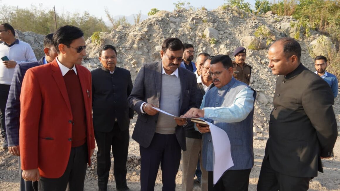 उत्तराखण्ड के मुख्य सचिव ने शारदा बैराज सहित कई स्थलों पर बाढ़ सुरक्षा कार्यों की समीक्षा की।