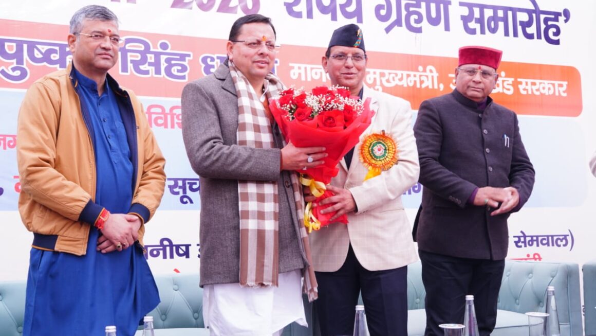 मुख्यमंत्री पुष्कर सिंह धामी ने उत्तरांचल प्रेस क्लब की नवनिर्वाचित कार्यकारिणी को दिलाई शपथ