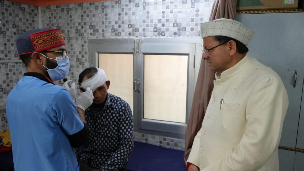 पीपलकोटी में स्वास्थ्य व्यवस्थाओं का जायजा लेने पहुँचे मुख्यमंत्री पुष्कर सिंह धामी