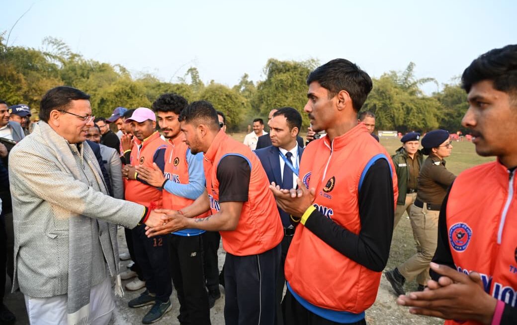 मुख्यमंत्री पुष्कर सिंह धामी ने बिरिया मझोला खटीमा में स्व. मनीष चंद स्मृति क्रिकेट टूर्नामेंट 2026 के समापन कार्यक्रम में भाग लिया।