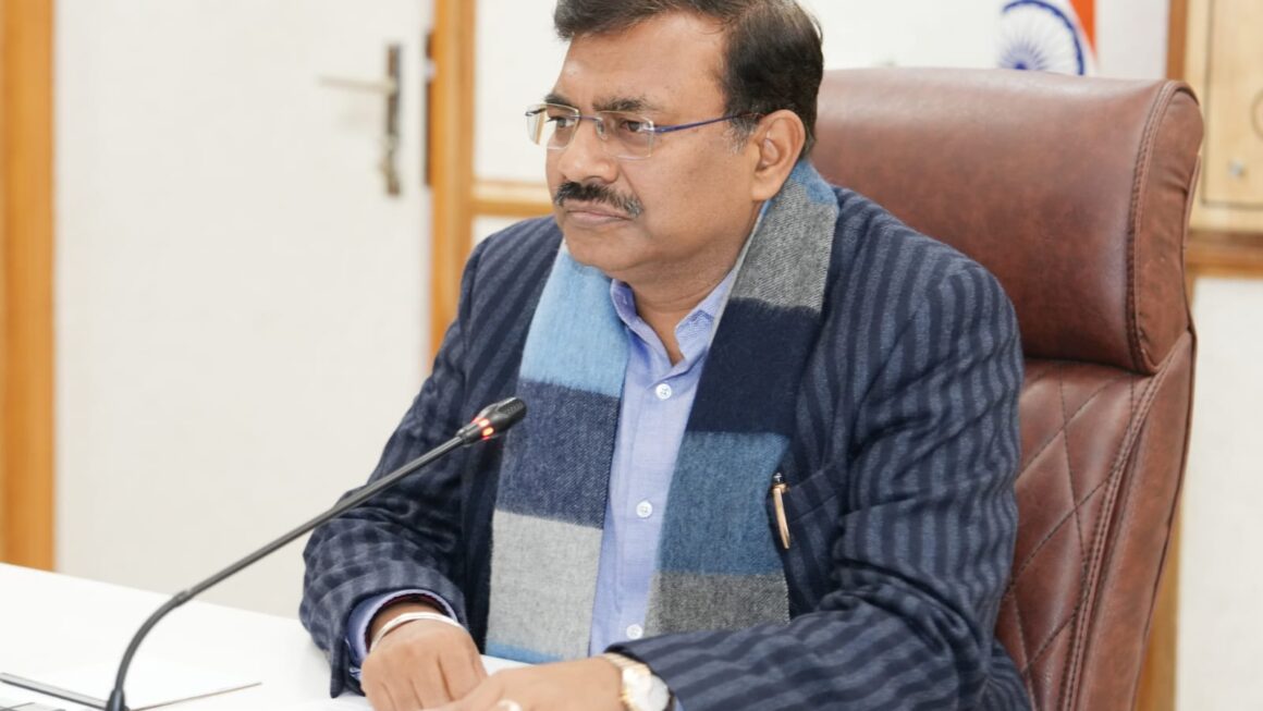 मुख्य सचिव की अध्यक्षता में हुई ‘व्यय वित्त समिति’ की बैठक, कई विकास योजनाओं को मिली वित्तीय मंजूरी