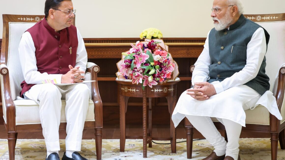 प्रधानमंत्री नरेंद्र मोदी से मिले सीएम पुष्कर सिंह धामी, उत्तराखंड आगमन का दिया निमंत्रण