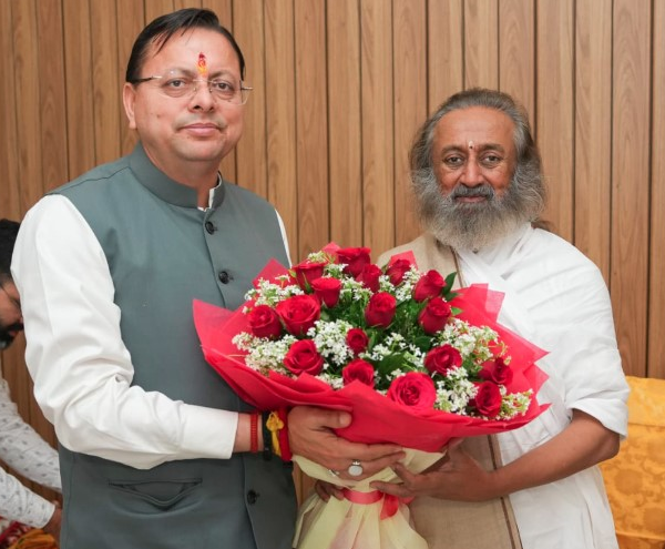 मुख्यमंत्री धामी ने श्री श्री रविशंकर से की शिष्टाचार भेंट