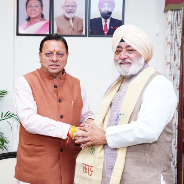 मुख्यमंत्री पुष्कर सिंह धामी से गुरुद्वारा श्री हेमकुंट साहिब प्रबंधन ट्रस्ट के अध्यक्ष नरेंद्र जीत सिंह बिंद्रा ने भेंट की।