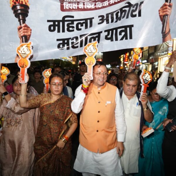 देहरादून में सीएम धामी के नेतृत्व में महिला आक्रोश मशाल यात्रा में उमड़ा जनसैलाब