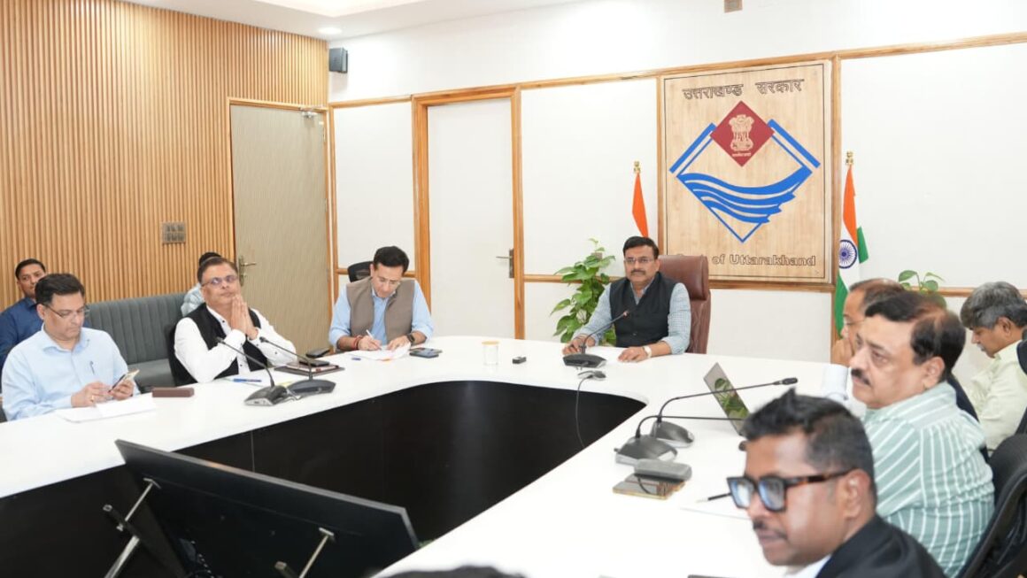 मुख्य सचिव ने ली चारधाम यात्रा की तैयारियों को लेकर बैठक