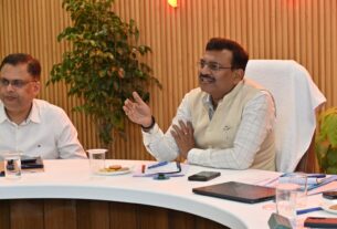 मुख्य सचिव ने चारधाम यात्रा मार्गों की तैयारियों की समीक्षा की