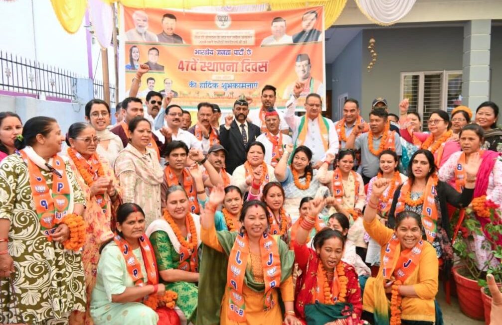 भाजपा के 47वें स्थापना दिवस पर तीन दर्जन से अधिक लोगों ने ग्रहण की पार्टी की सदस्यता