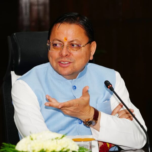 सीएम घोषणाओं के समयबद्ध क्रियान्वयन के लिए मुख्यमंत्री धामी ने अधिकारियों को दिये निर्देश।