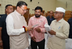 मुख्यमंत्री पुष्कर सिंह धामी ने मुख्य सेवक सदन में जनसुनवाई कर लोगों की समस्याएं सुनीं।
