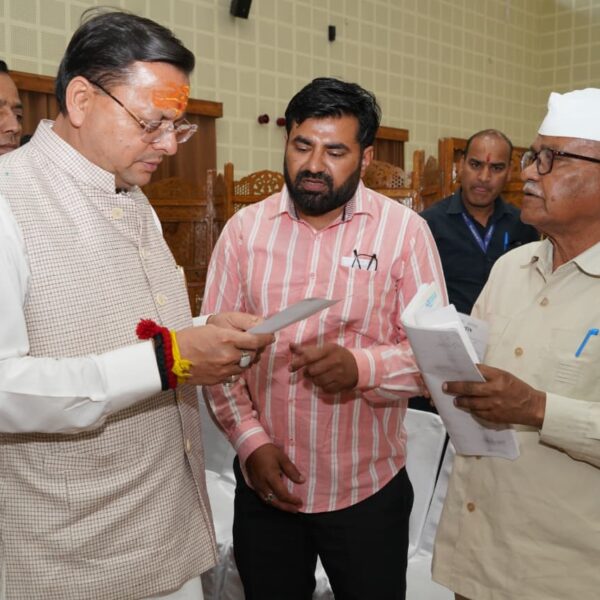 मुख्यमंत्री पुष्कर सिंह धामी ने मुख्य सेवक सदन में जनसुनवाई कर लोगों की समस्याएं सुनीं।