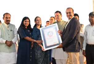 एसडीजी एचीवर्स अवार्ड समारोह में मुख्यमंत्री पुष्कर सिंह धामी शामिल हुए।