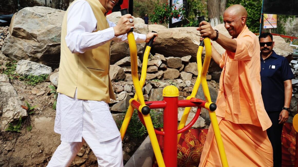 यमकेश्वर पहुंचे मुख्यमंत्री योगी आदित्यनाथ और मुख्यमंत्री पुष्कर सिंह धामी, साझा की विकास की दृष्टि