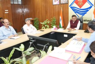 मुख्य सचिव आनन्द बर्द्धन ने देहरादून में विद्युत लाईनों की अंडरग्राउण्ड केबलिंग को लेकर ऊर्जा विभाग एवं जिलाधिकारी देहरादून के साथ महत्वपूर्ण बैठक की।