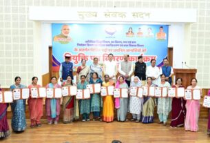 मुख्यमंत्री पुष्कर सिंह धामी ने 276 चयनित अभ्यर्थियों को नियुक्ति पत्र वितरित किए।