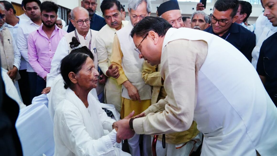 मुख्यमंत्री पुष्कर सिंह धामी ने बी.सी. खण्डूड़ी को श्रद्धासुमन अर्पित किए।