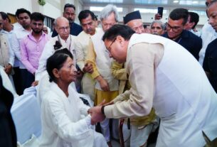 मुख्यमंत्री पुष्कर सिंह धामी ने बी.सी. खण्डूड़ी को श्रद्धासुमन अर्पित किए।