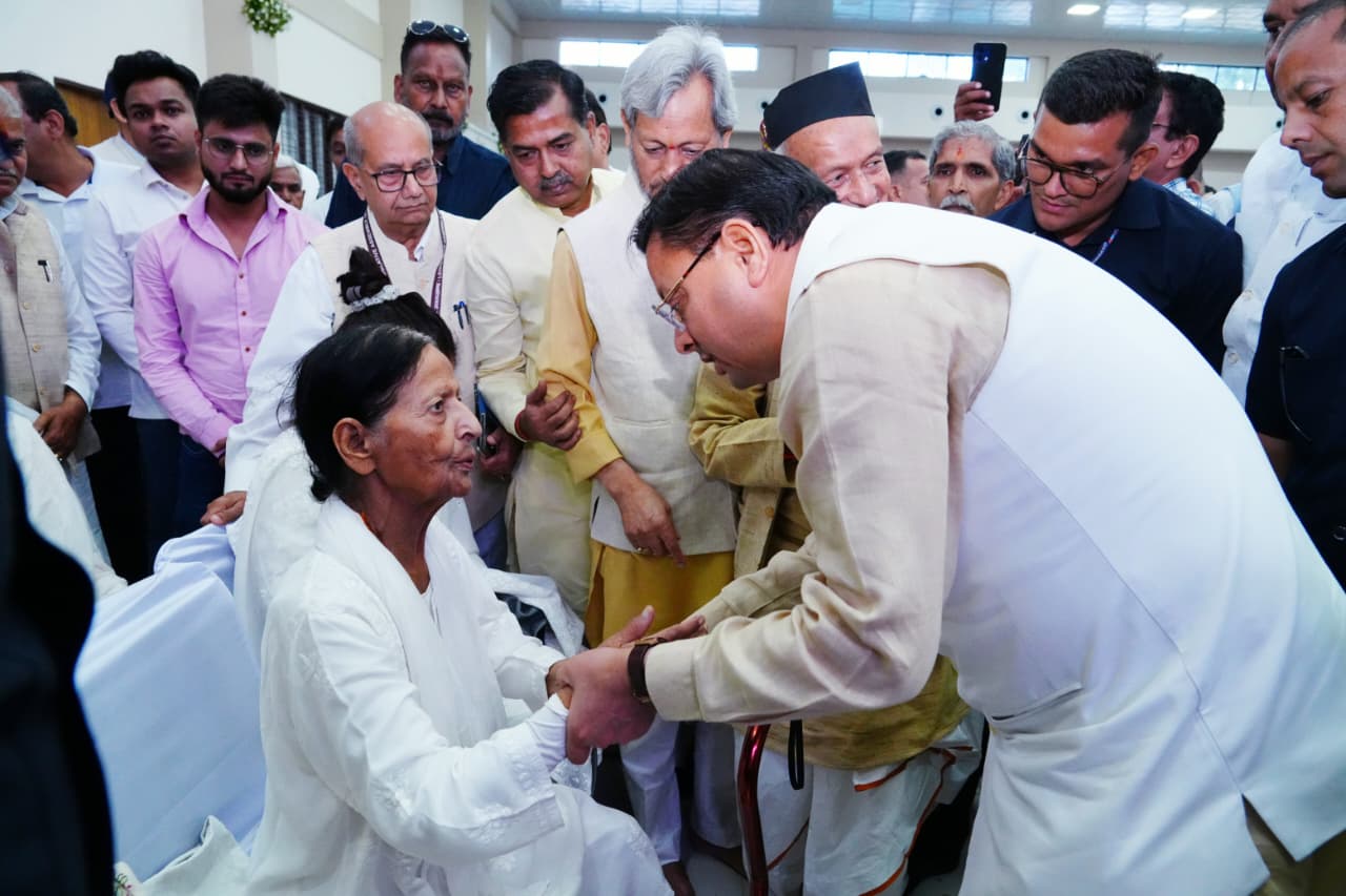 मुख्यमंत्री पुष्कर सिंह धामी ने बी.सी. खण्डूड़ी को श्रद्धासुमन अर्पित किए।