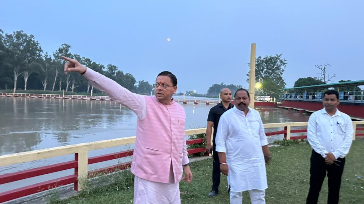 मुख्यमंत्री पुष्कर सिंह धामी ने खटीमा के लोहियाहेड वाटर बाईपास का किया स्थलीय निरीक्षण