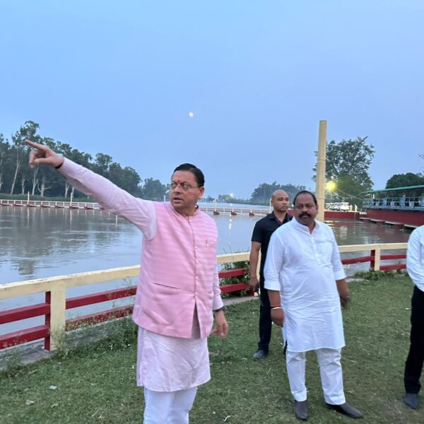 मुख्यमंत्री पुष्कर सिंह धामी ने खटीमा के लोहियाहेड वाटर बाईपास का किया स्थलीय निरीक्षण