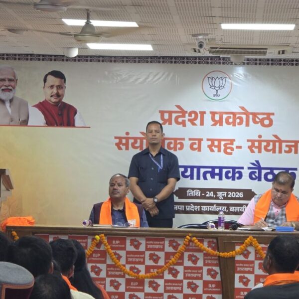कार्यकर्ताओं की क्षमता, अनुभव और समर्पण से भाजपा अजेय बनी है : सीएम धामी