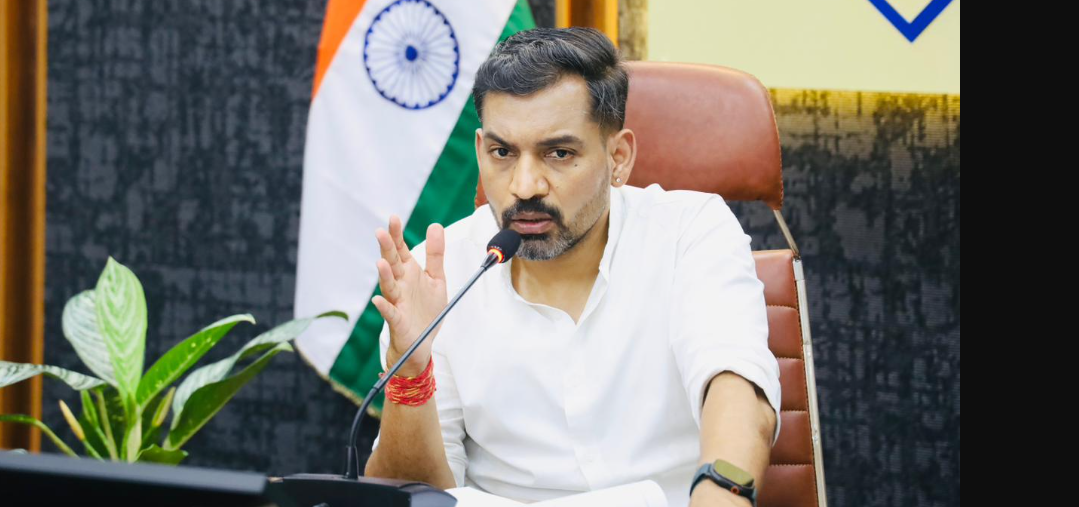 सीएम घोषणाओं के क्रियान्वयन में लापरवाही बर्दाश्त नहीं, डीएम ने दिए कड़े निर्देश