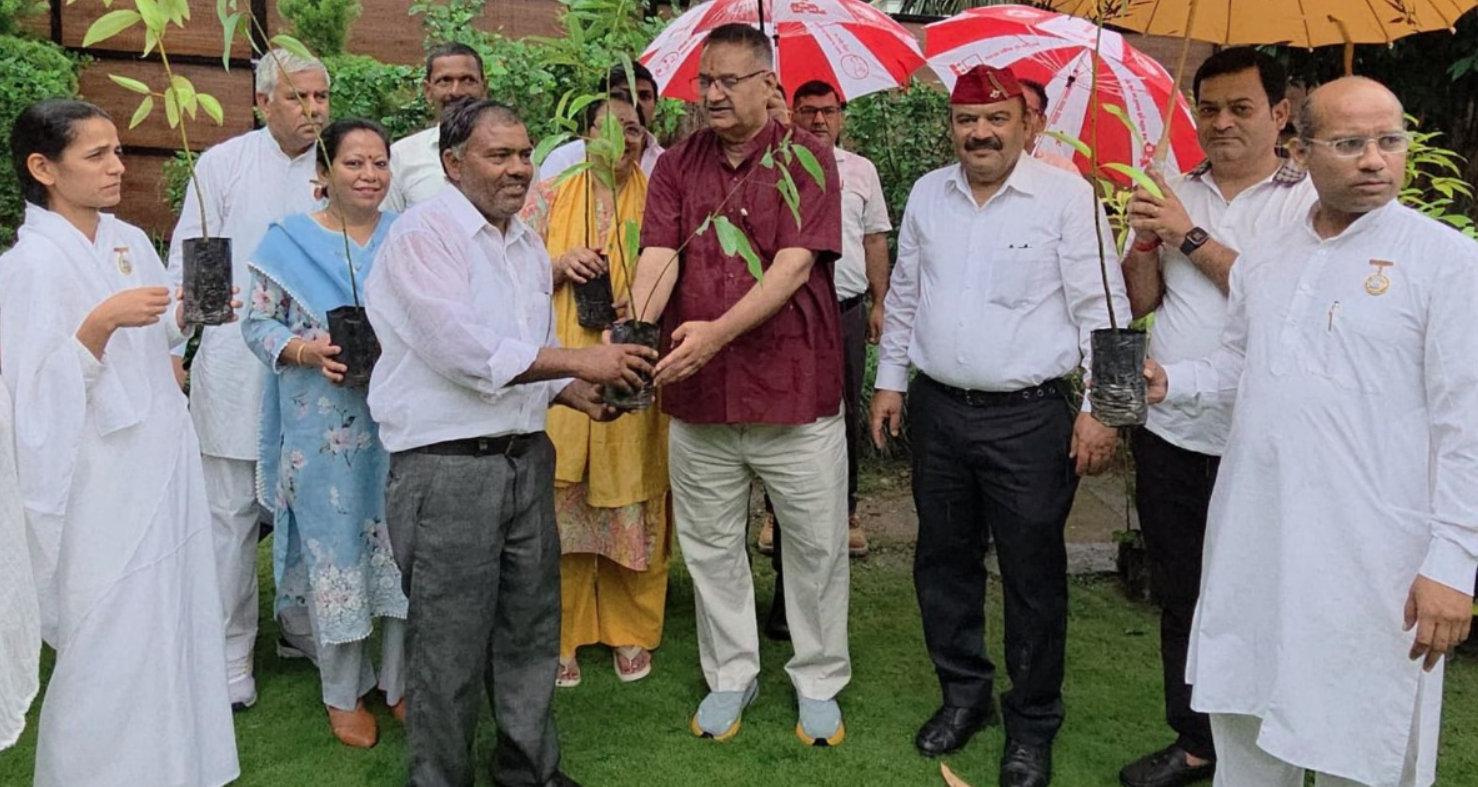 कृषि मंत्री गणेश जोशी ने विश्व पर्यावरण दिवस पर किया पौधारोपण