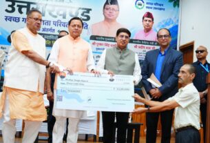उत्तराखण्ड स्वच्छ गतिशीलता परिवर्तन नीति-के तहत 06 लाभार्थियों को सब्सिडी चेक किए प्रदान