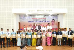 मुख्यमंत्री धामी ने पीसीएस मुख्य परीक्षा-2024 के 182 तथा कृषि एवं कृषक कल्याण विभाग के 5 अभ्यर्थियों सहित 187 युवाओं को नियुक्ति पत्र प्रदान किए