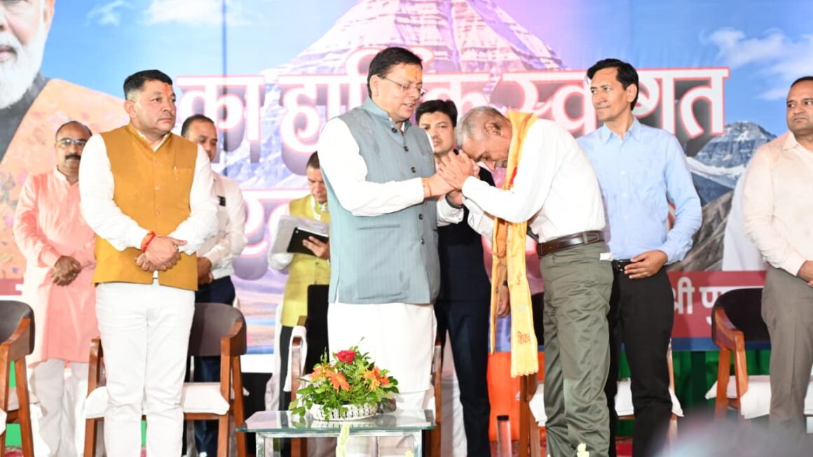 टनकपुर से कैलाश मानसरोवर यात्रा के प्रथम दल को मुख्यमंत्री पुष्कर सिंह धामी ने हरी झंडी दिखाकर किया रवाना
