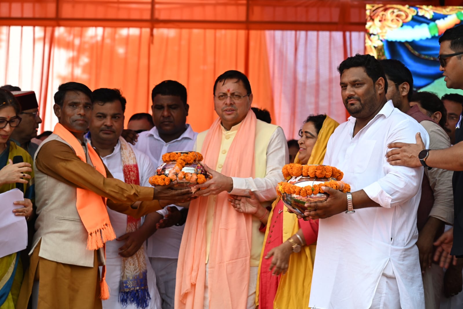 संत रविदास जयंती पर CM धामी ने किया समरसता संकल्प का आह्वान, कलश बंधन महारैली को दिखाई हरी झंडी