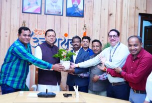 मुख्यमंत्री पुष्कर सिंह धामी से छत्तीसगढ़ से आए पत्रकारों के प्रतिनिधिमंडल ने की शिष्टाचार भेंट