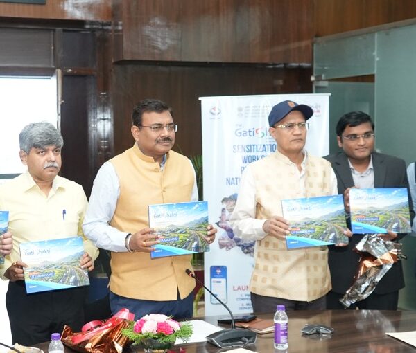 मुख्य सचिव आनन्द बर्द्धन ने पीएम गतिशक्ति उपयोग मामलों का संग्रह 2.0 एवं विभागीय डेटा संग्रहण मोबाइल ऐप का किया शुभारंभ।