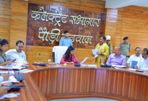 जनता मिलन कार्यक्रम में डीएम ने सुनीं जनशिकायतें, अधिकांश मामलों का मौके पर हुआ समाधान