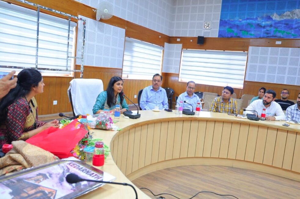 स्थानांतरण पर जिला विकास अधिकारी मनविंदर कौर को भावभीनी विदाई