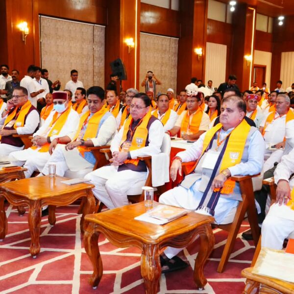 CM धामी ने देहरादून में सुना ‘मन की बात’ का 137वां संस्करण, बोले- राष्ट्र निर्माण में सक्रिय भागीदारी के लिए प्रेरित करता है कार्यक्रम