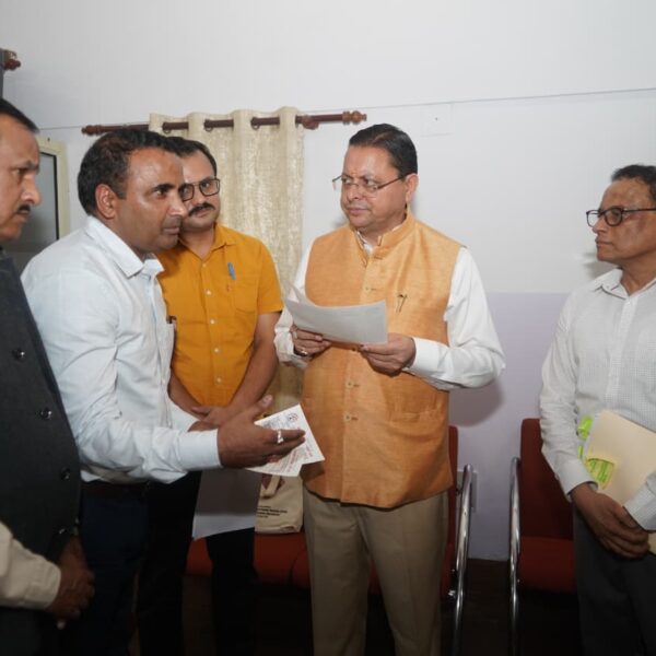 मुख्यमंत्री पुष्कर सिंह धामी से विभिन्न कर्मचारी संगठनों के प्रतिनिधिमंडलों ने की भेंट,