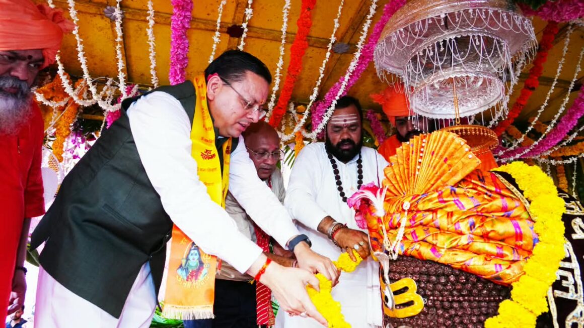 टपकेश्वर महादेव की भव्य शोभायात्रा में शामिल हुए मुख्यमंत्री पुष्कर सिंह धामी