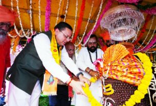 टपकेश्वर महादेव की भव्य शोभायात्रा में शामिल हुए मुख्यमंत्री पुष्कर सिंह धामी
